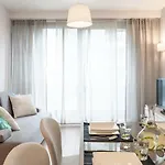 מלון דירות Art River View 3*