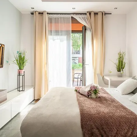 Art River View Aparthotel