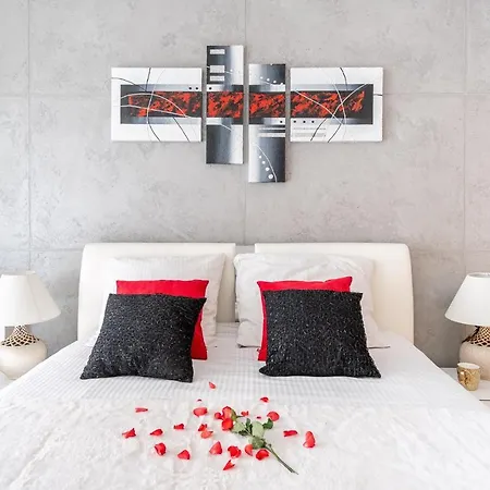 Aparthotel Art River View 4*